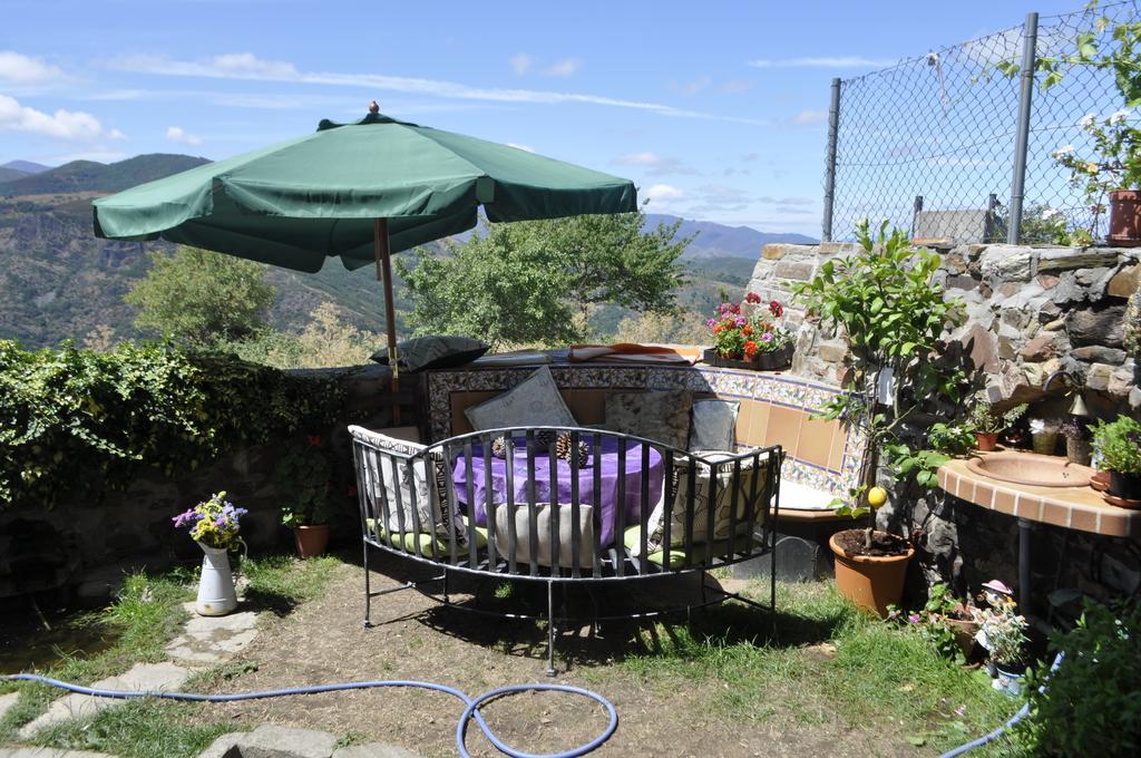 La Trucha Del Arco Iris Bed & Breakfast El Acebo de San Miguel Exterior foto